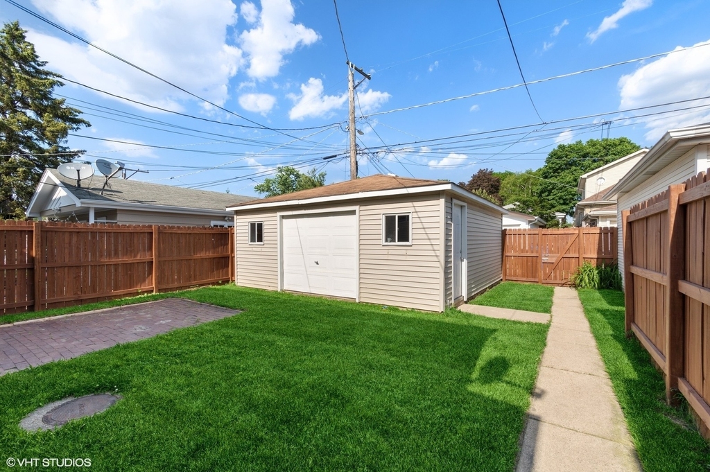 6017 N Austin Avenue - Photo 12