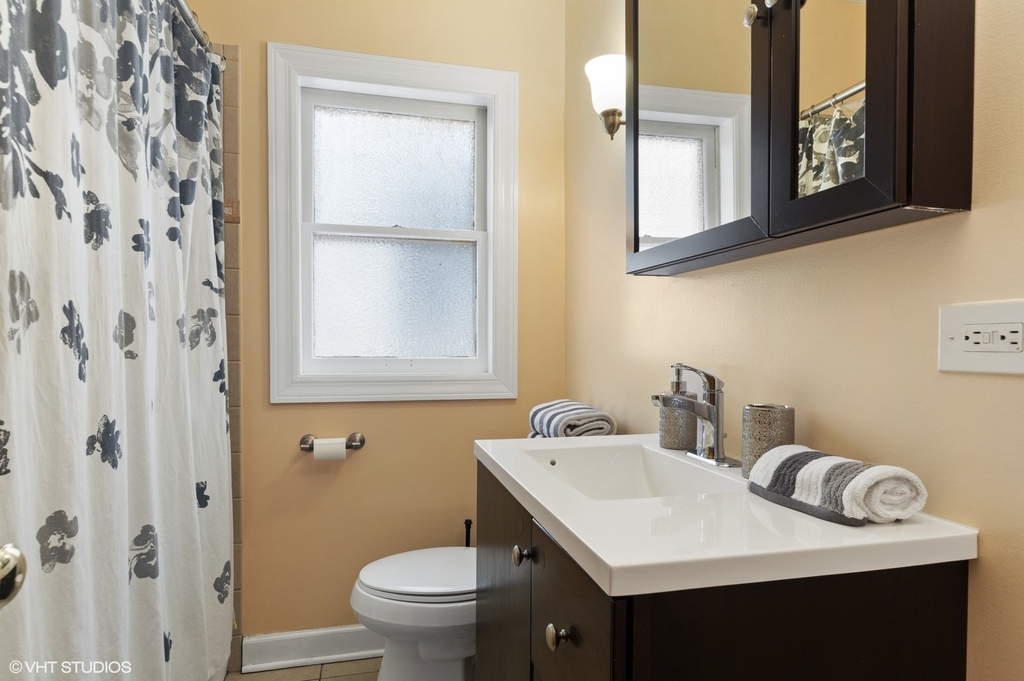 6017 N Austin Avenue - Photo 11