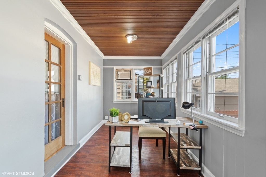 6017 N Austin Avenue - Photo 9