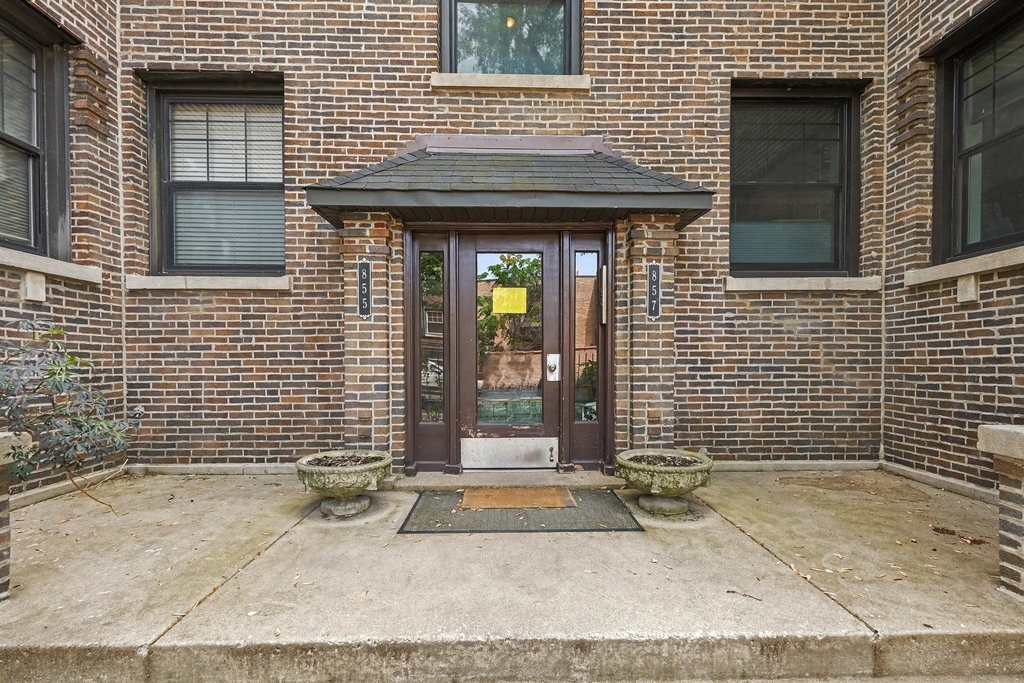 857 W Ainslie Street - Photo 3
