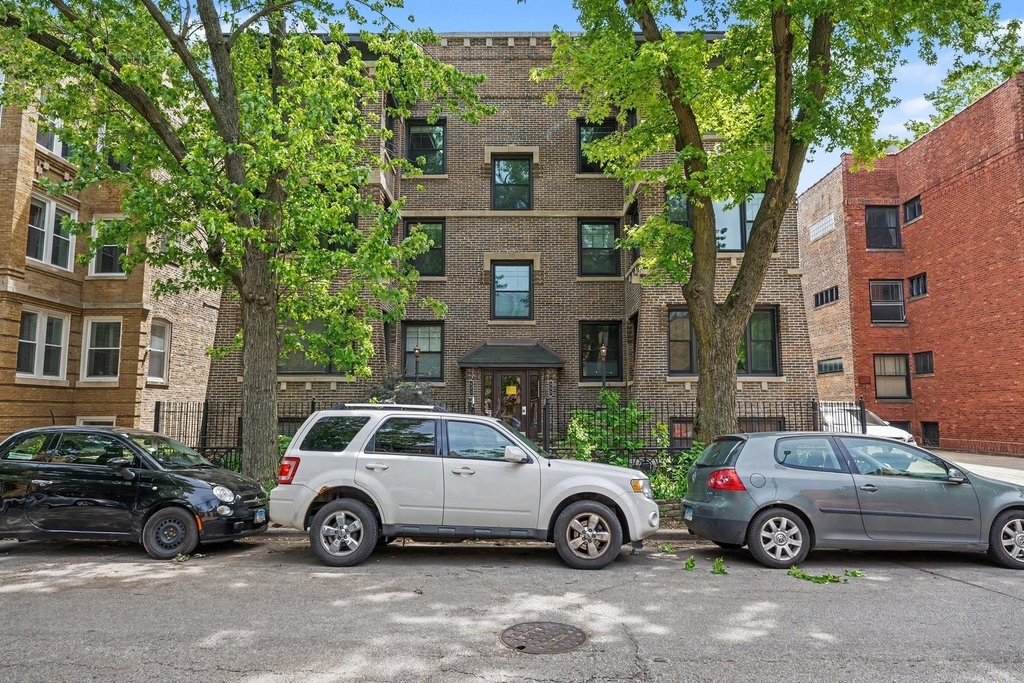 857 W Ainslie Street - Photo 1