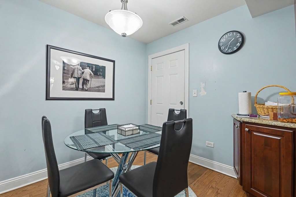 857 W Ainslie Street - Photo 10