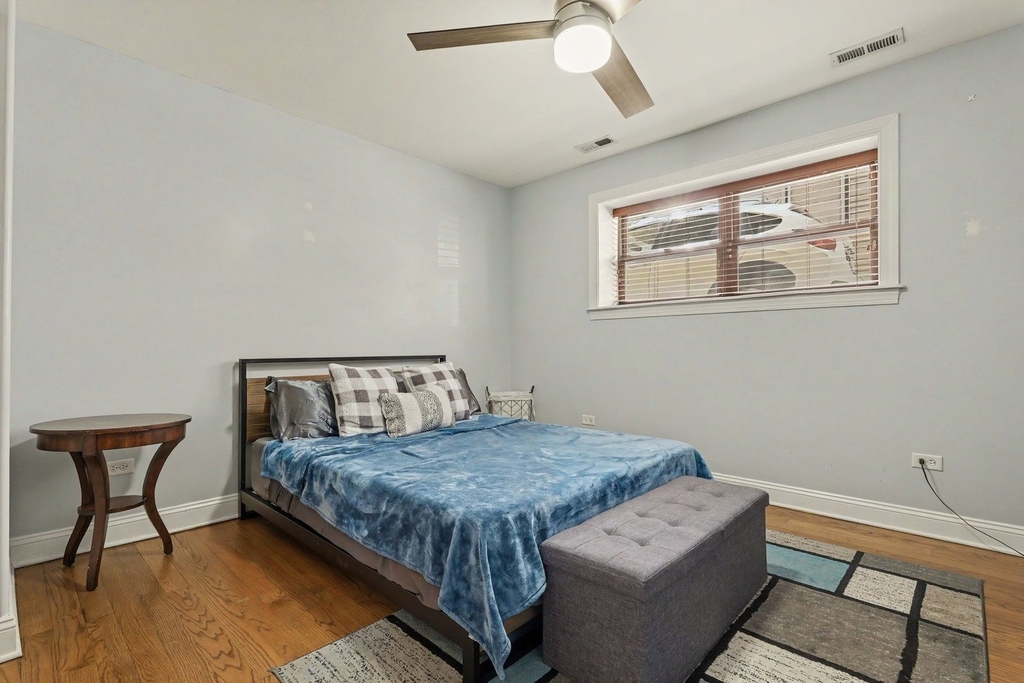 857 W Ainslie Street - Photo 23