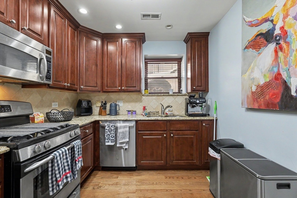 857 W Ainslie Street - Photo 13