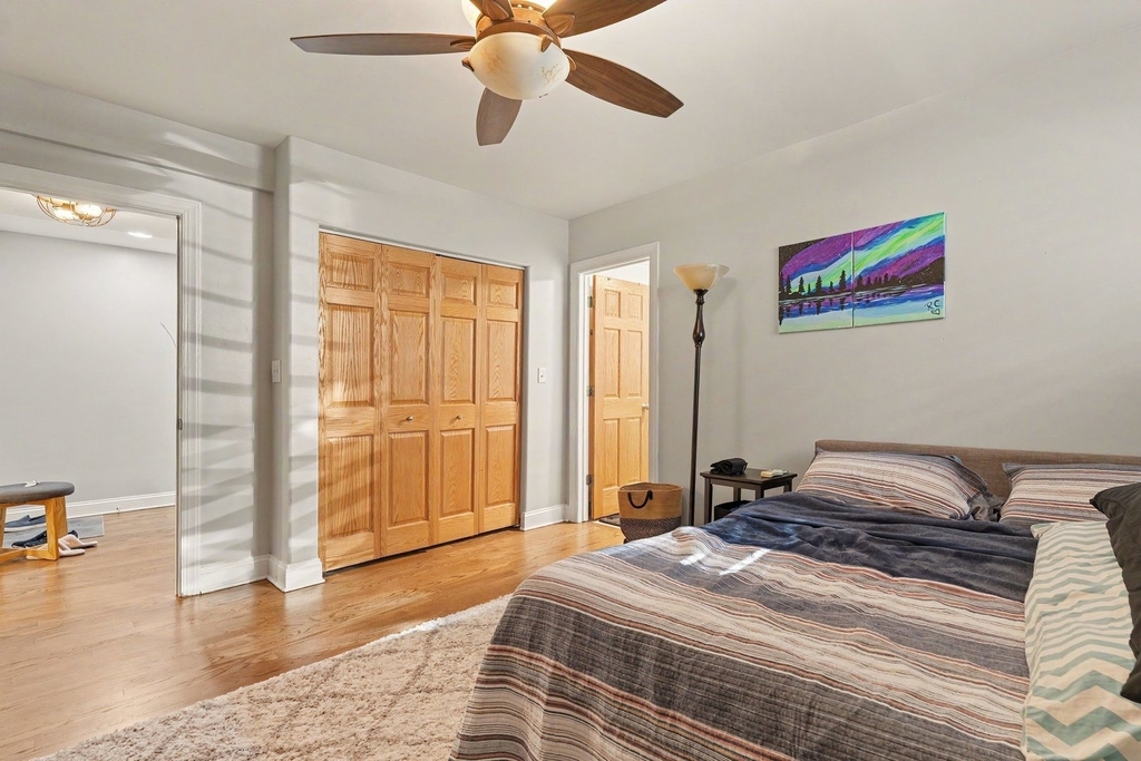 857 W Ainslie Street - Photo 19