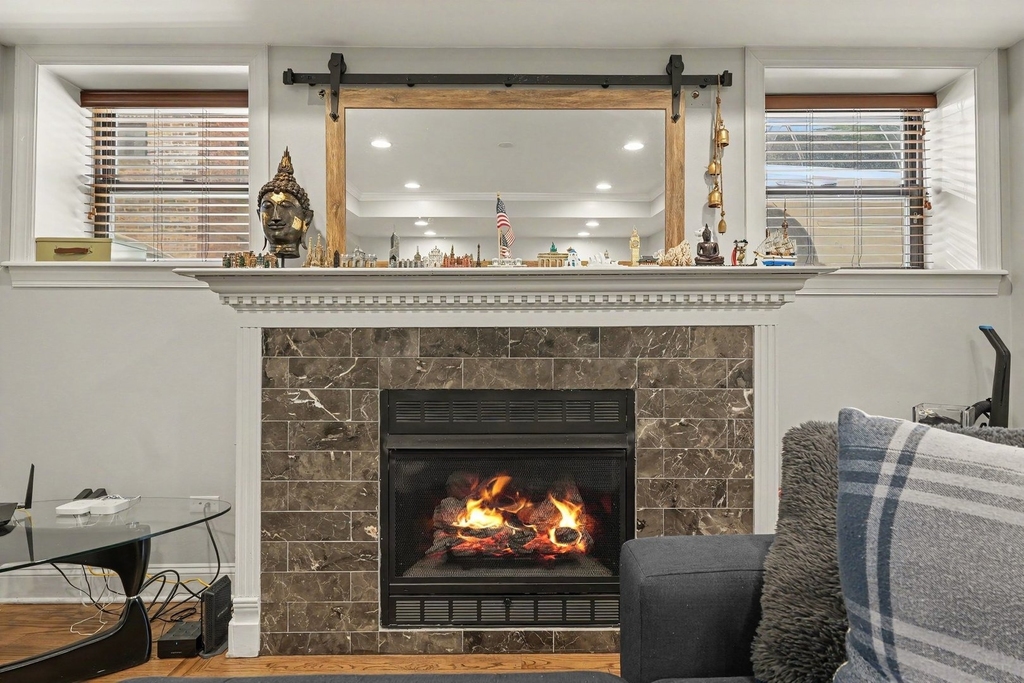857 W Ainslie Street - Photo 7