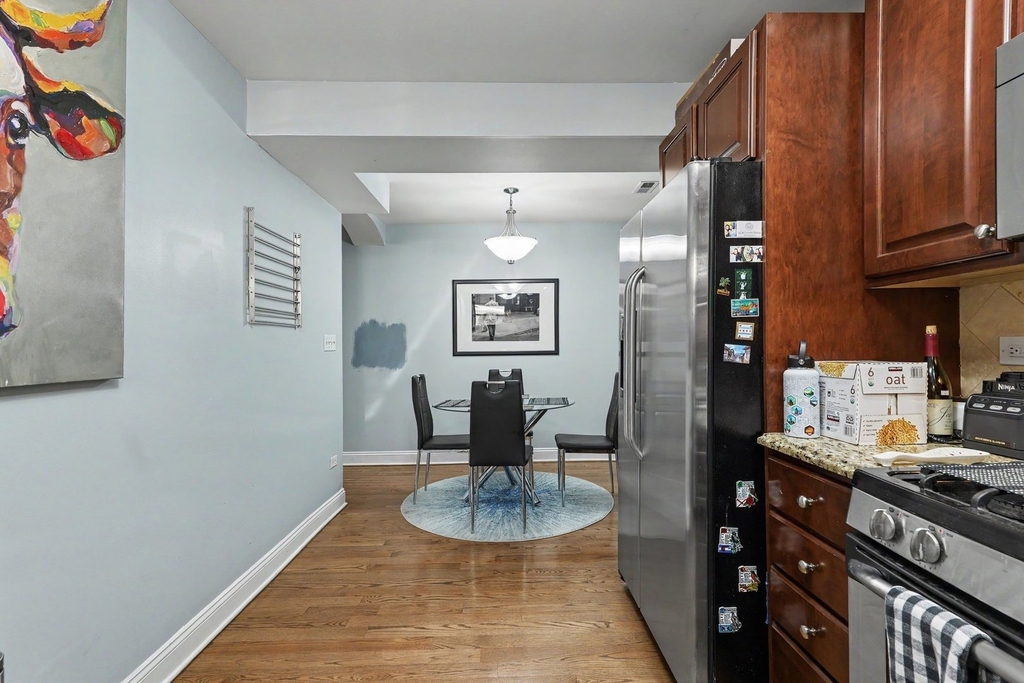 857 W Ainslie Street - Photo 8