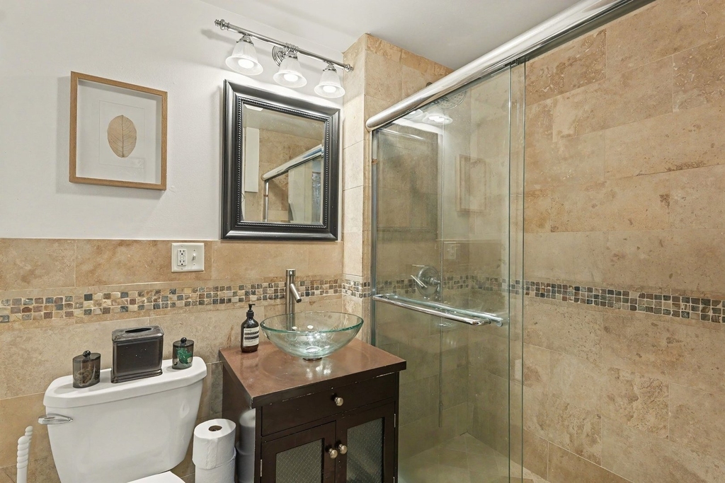857 W Ainslie Street - Photo 22
