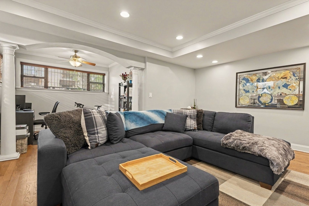 857 W Ainslie Street - Photo 6