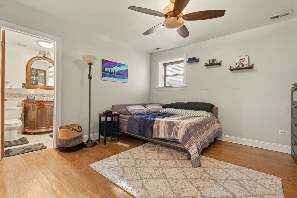 857 W Ainslie Street - Photo 18