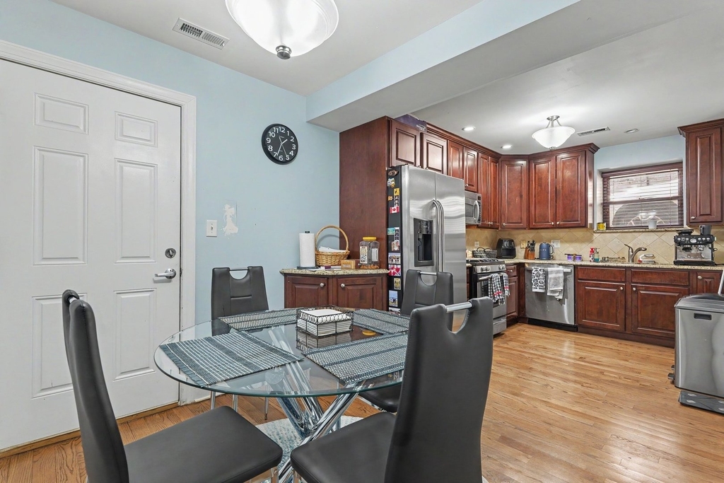 857 W Ainslie Street - Photo 9