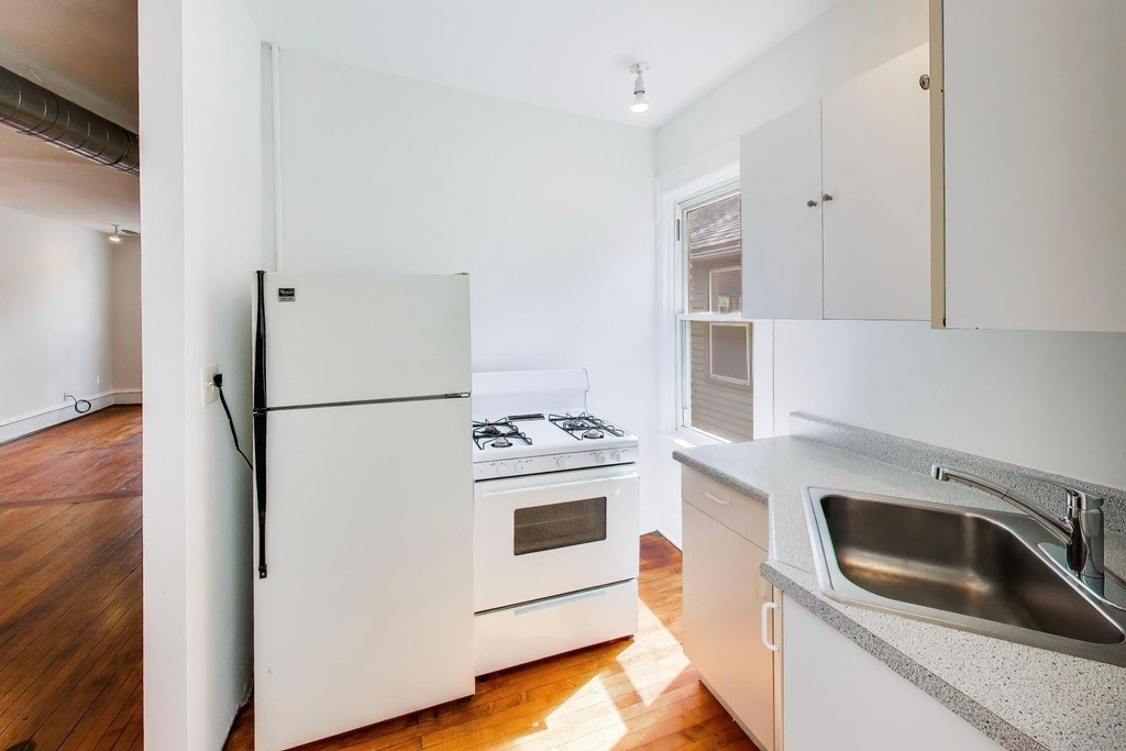812 W 19th Street - Photo 7