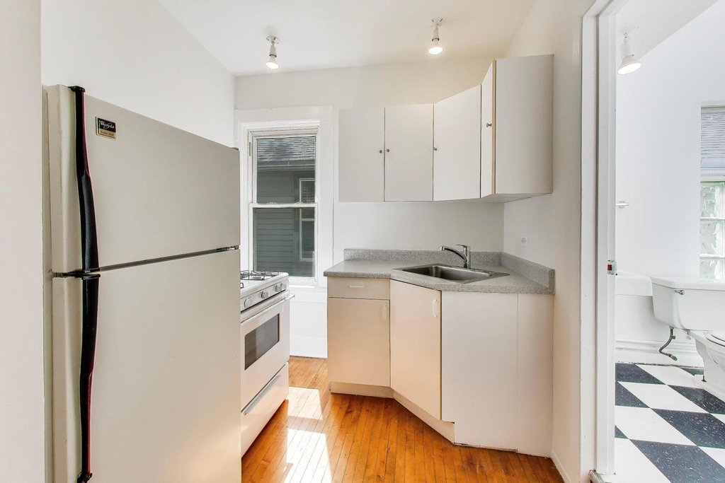 812 W 19th Street - Photo 6