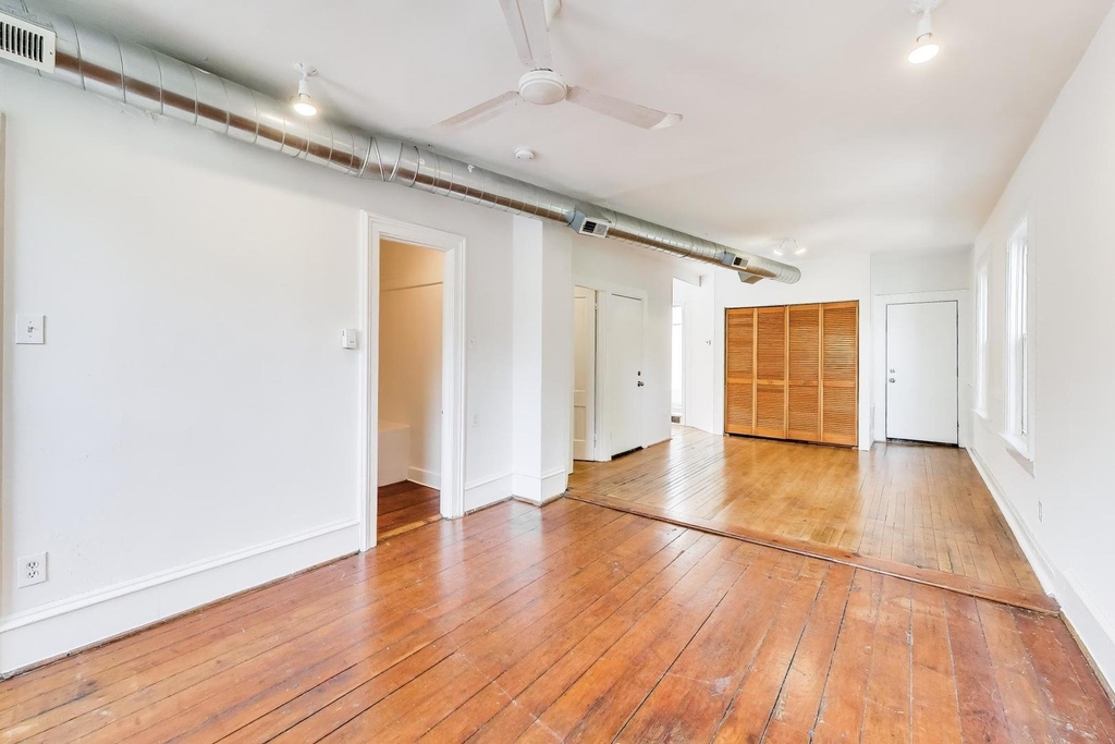 812 W 19th Street - Photo 3