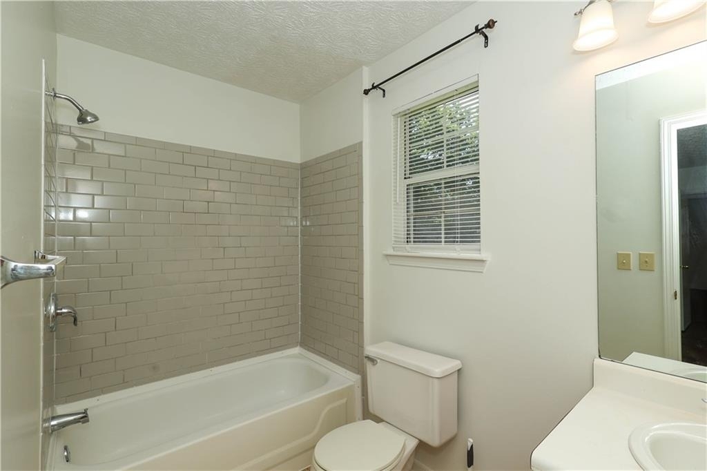 6560 Emerald Pointe - Photo 8