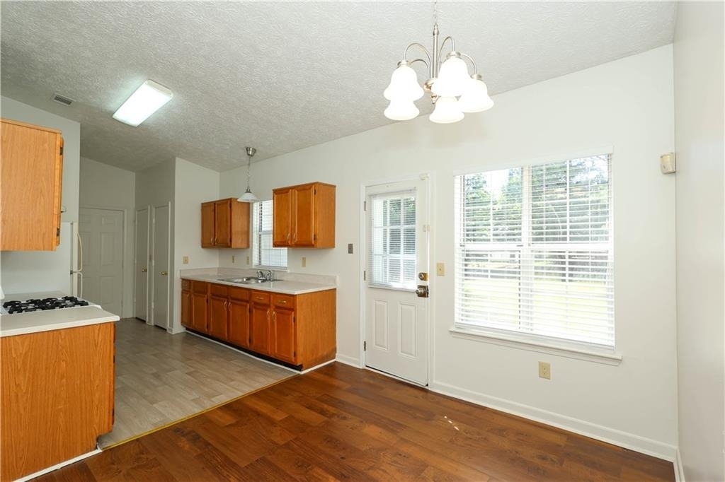 6560 Emerald Pointe - Photo 3