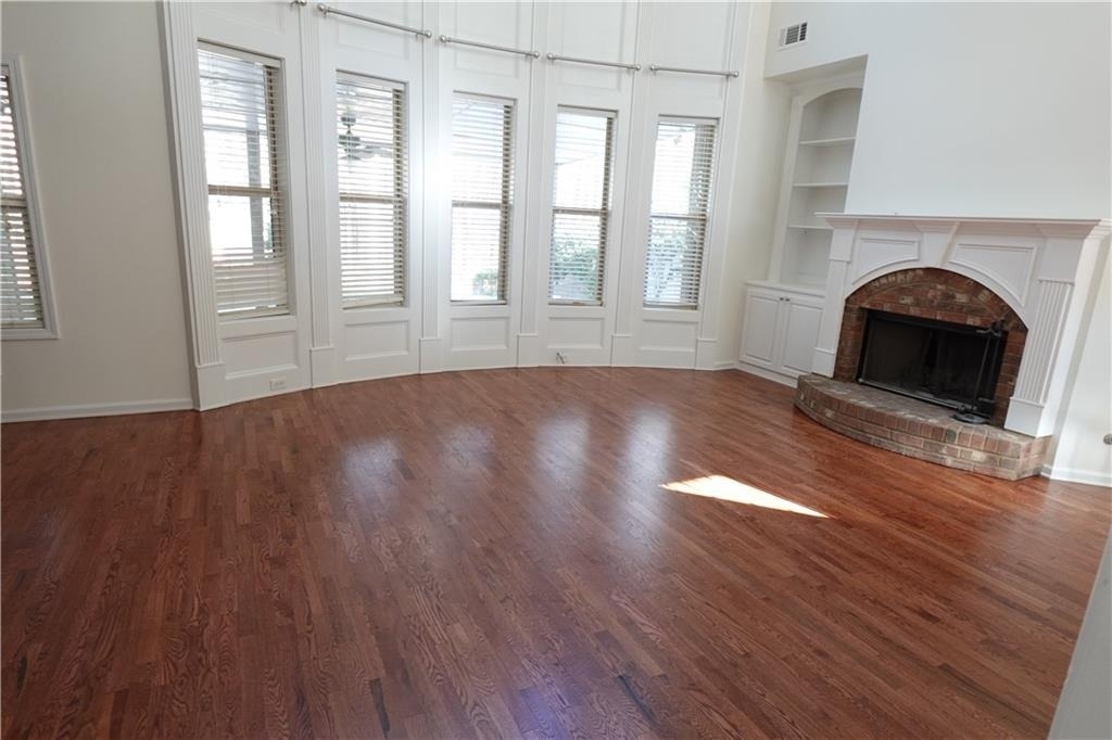 1921 Binnies Way - Photo 4