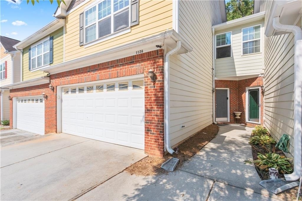 1126 Treymont - Photo 1