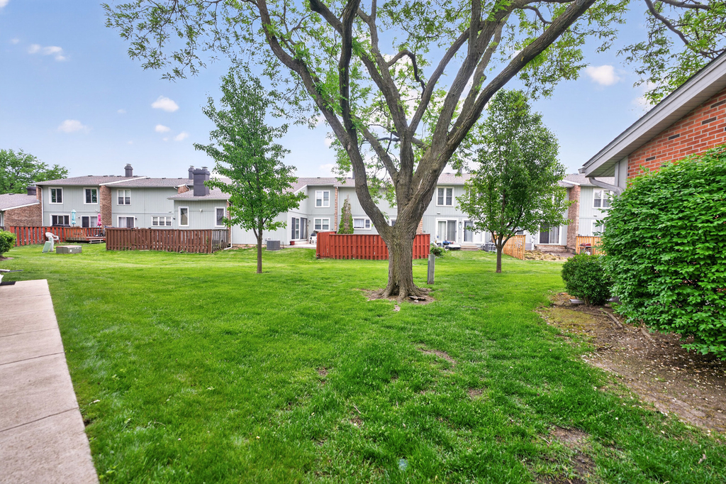 212 Amherst Court - Photo 42