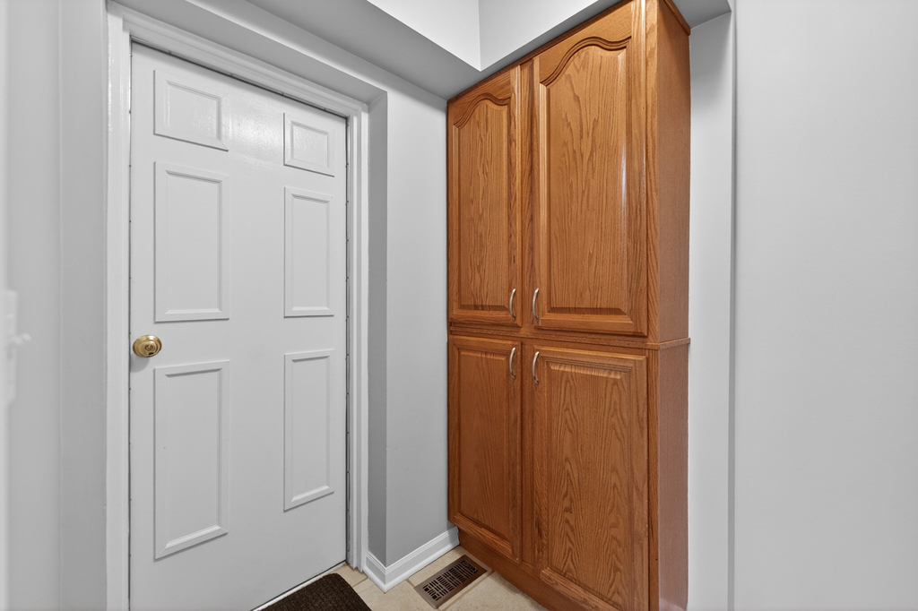 212 Amherst Court - Photo 18