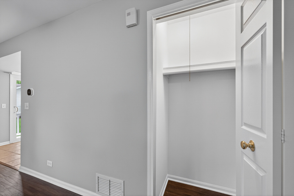 212 Amherst Court - Photo 11