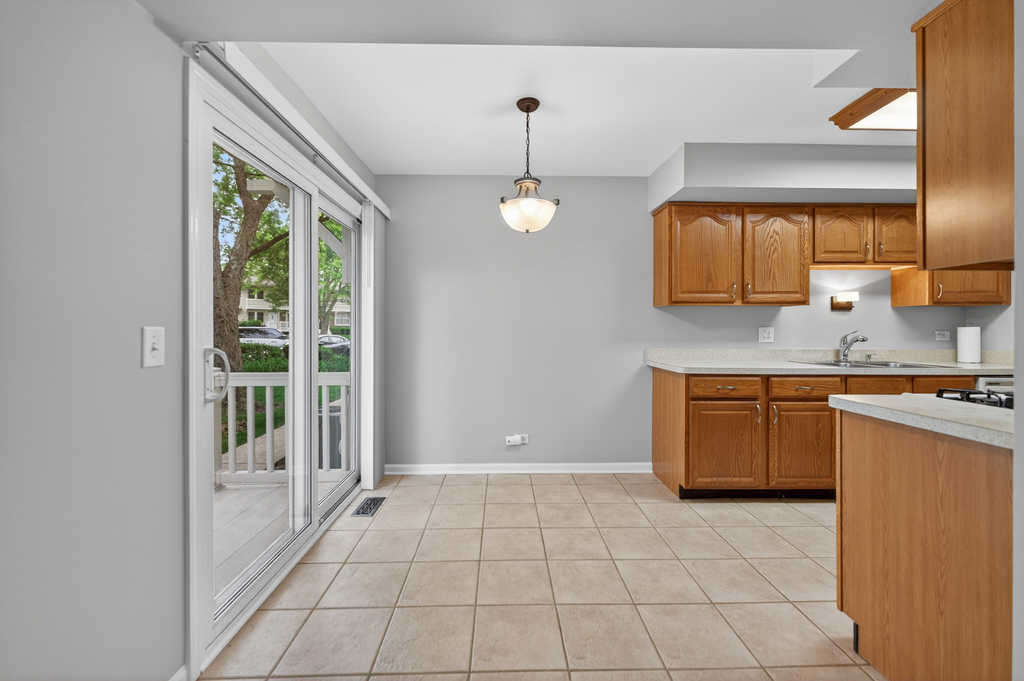 212 Amherst Court - Photo 12