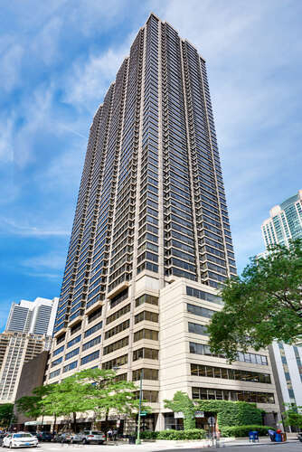 30 E Huron Street - Photo 0