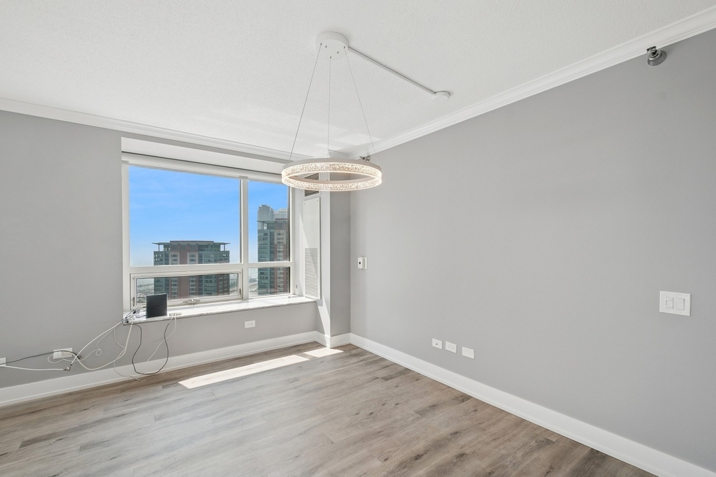 512 N Mcclurg Court - Photo 5