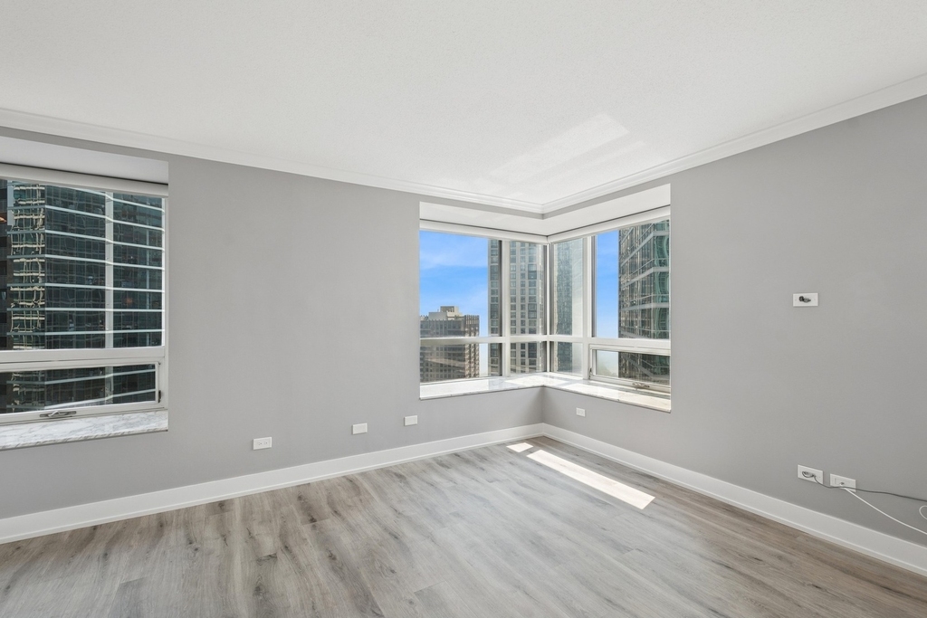 512 N Mcclurg Court - Photo 4