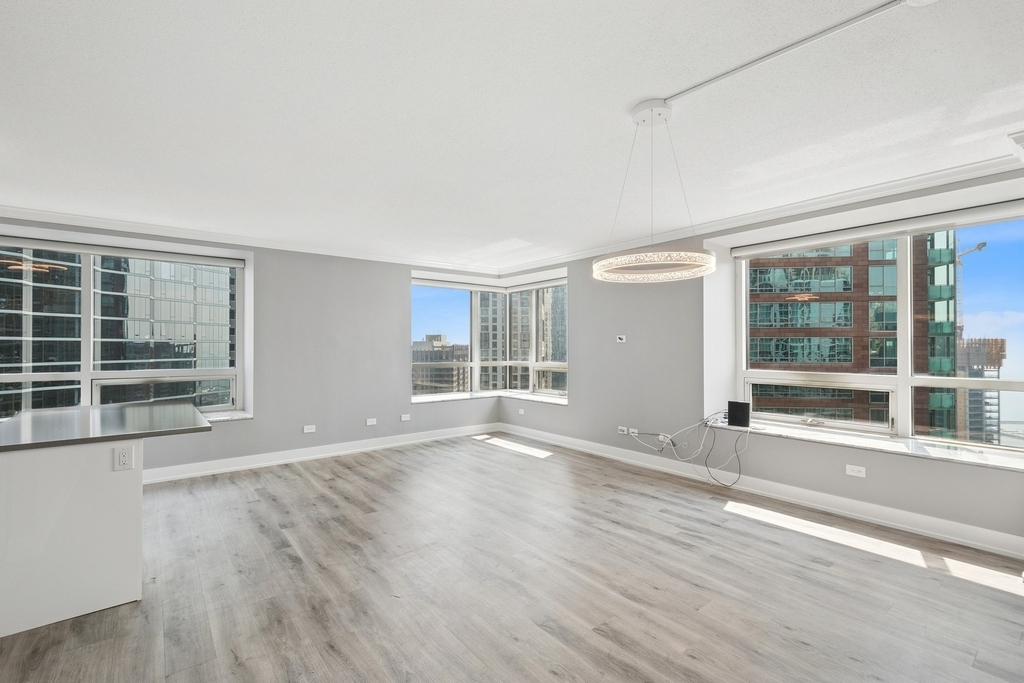 512 N Mcclurg Court - Photo 6