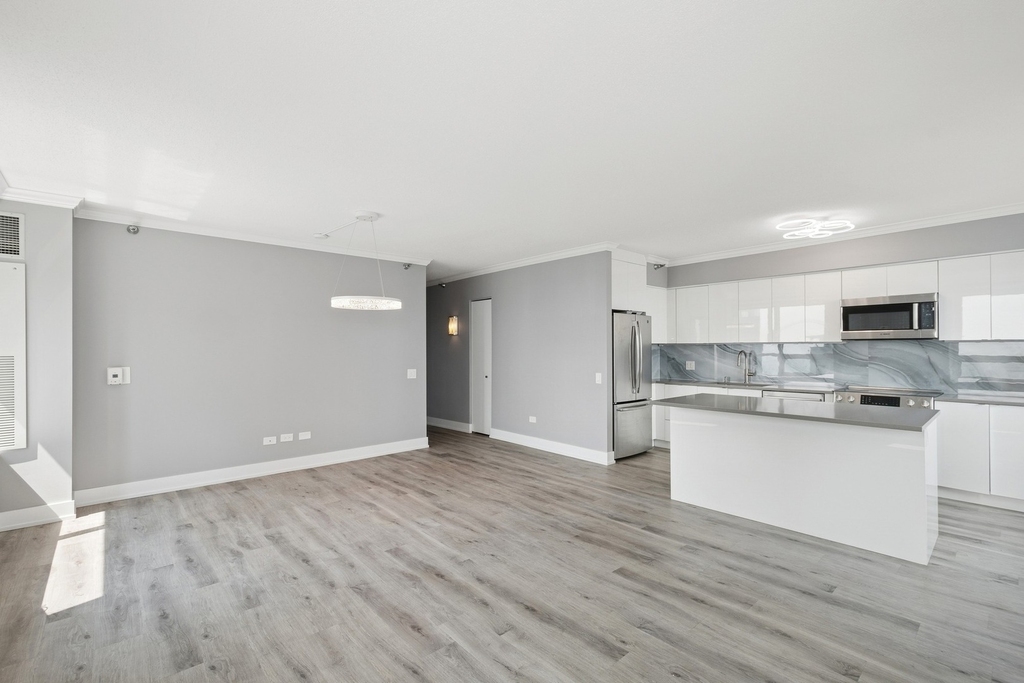 512 N Mcclurg Court - Photo 2
