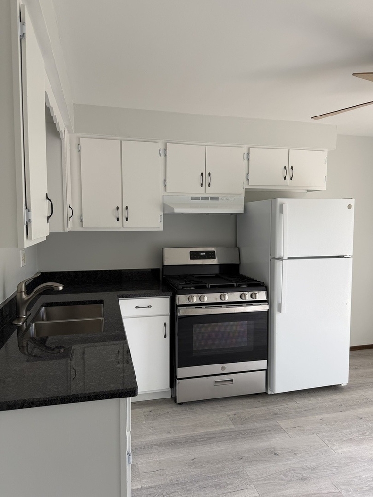 1465 Abbott Drive - Photo 4