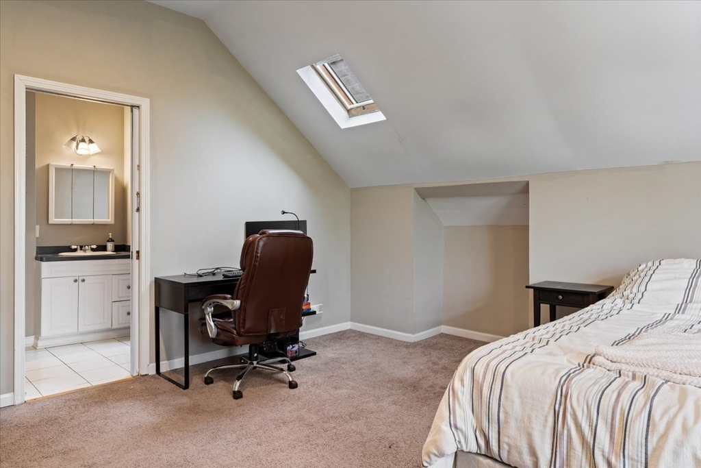 2553 N Southport Avenue - Photo 11