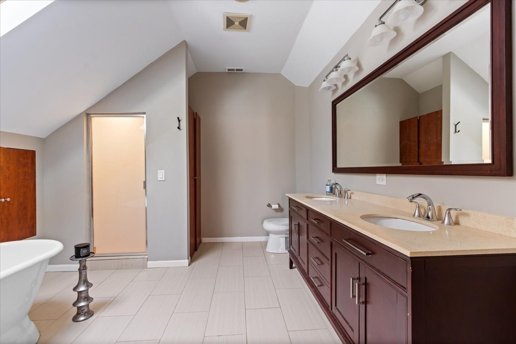 2553 N Southport Avenue - Photo 15
