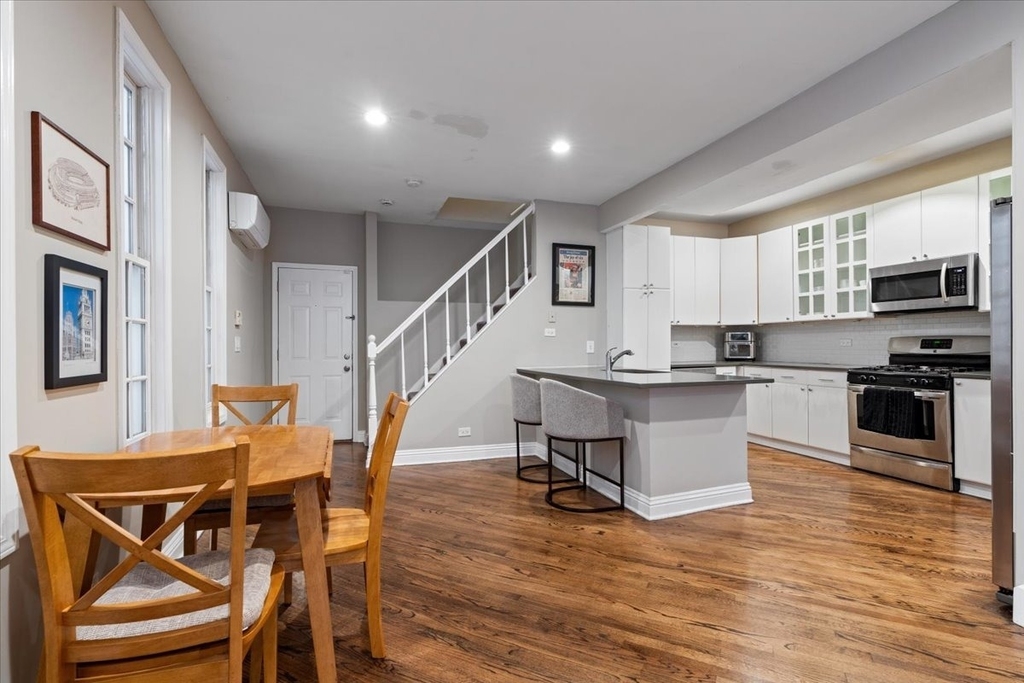 2553 N Southport Avenue - Photo 4