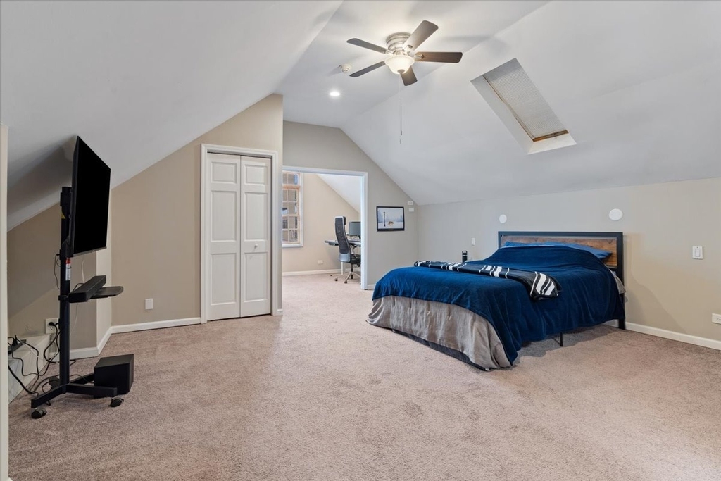 2553 N Southport Avenue - Photo 13