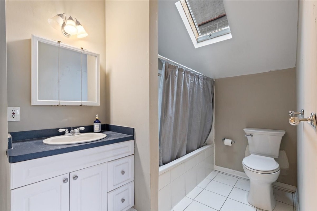 2553 N Southport Avenue - Photo 12