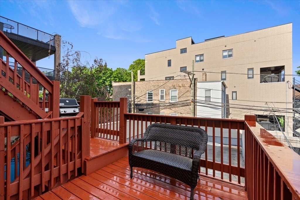 2553 N Southport Avenue - Photo 20