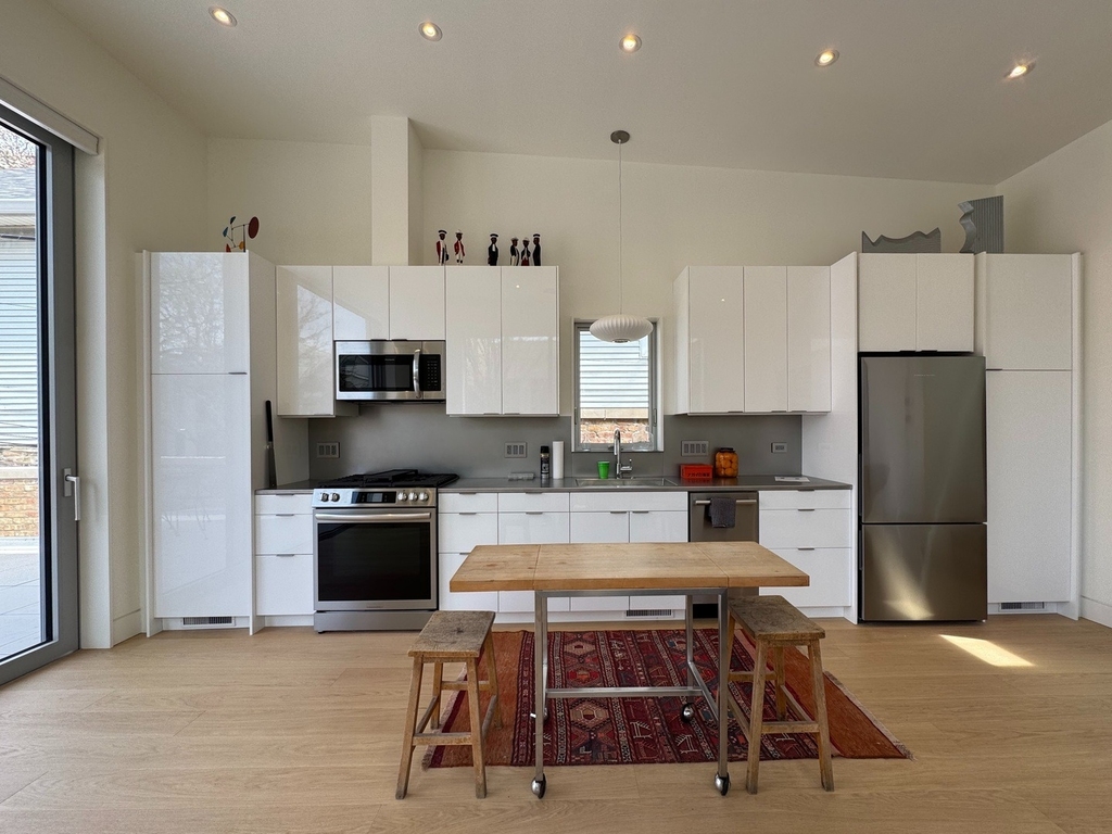 1317 N Leavitt Street - Photo 8