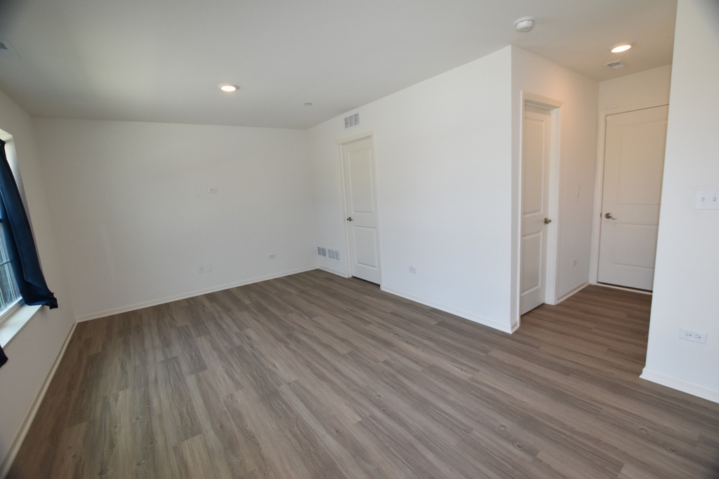 2945 Showplace Drive - Photo 3