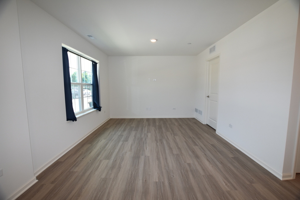 2945 Showplace Drive - Photo 4
