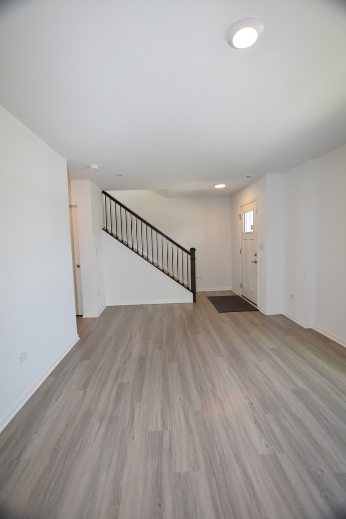 2945 Showplace Drive - Photo 5