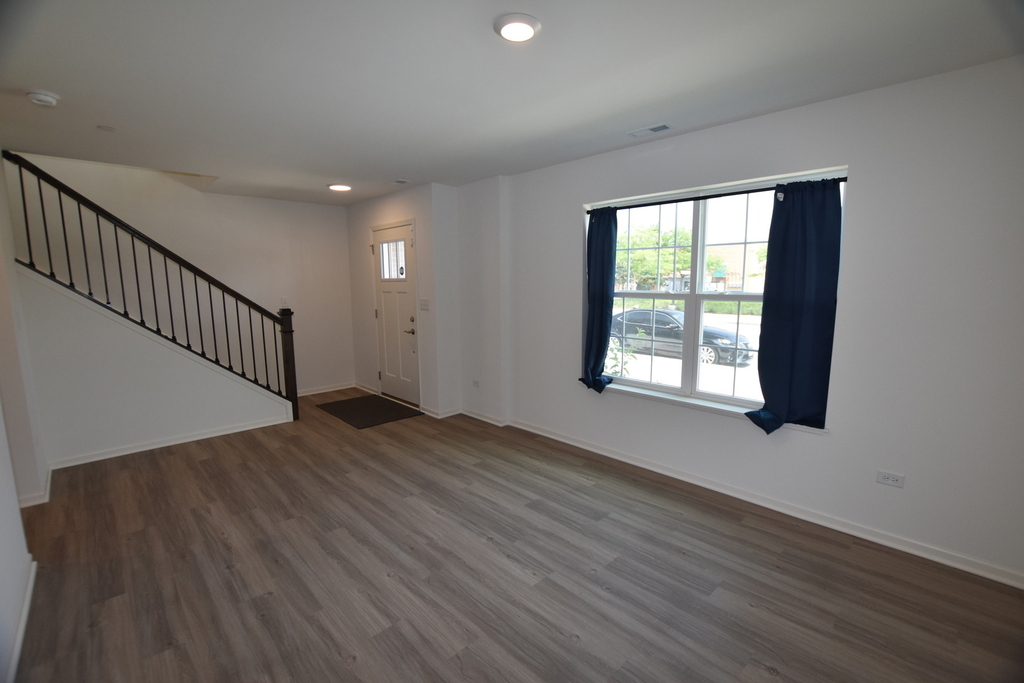 2945 Showplace Drive - Photo 6