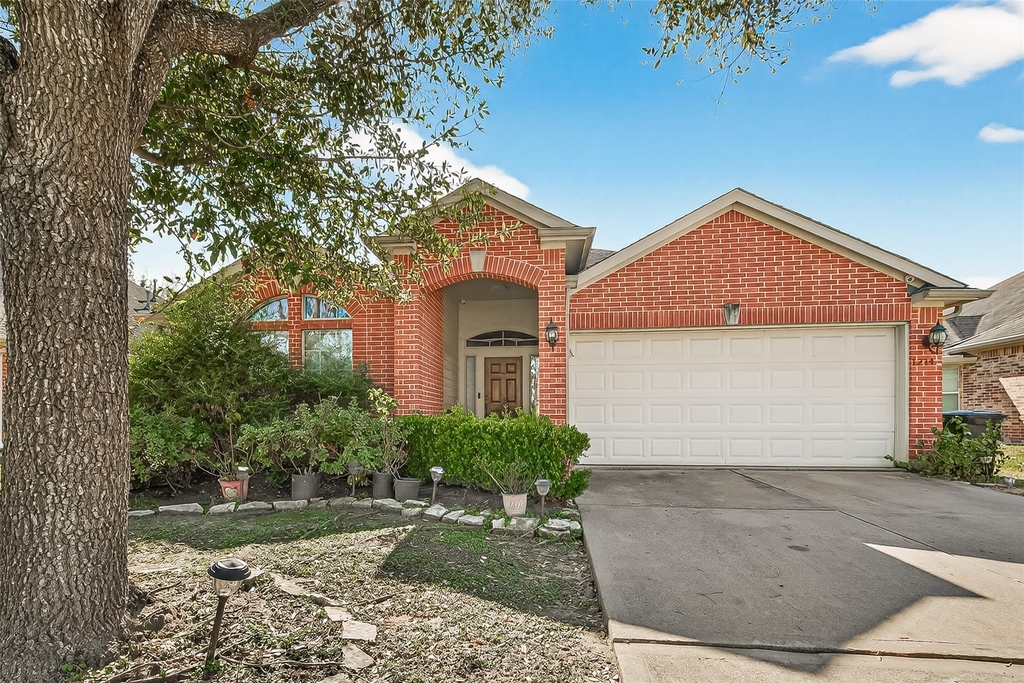 1214 Wesley Drive - Photo 2