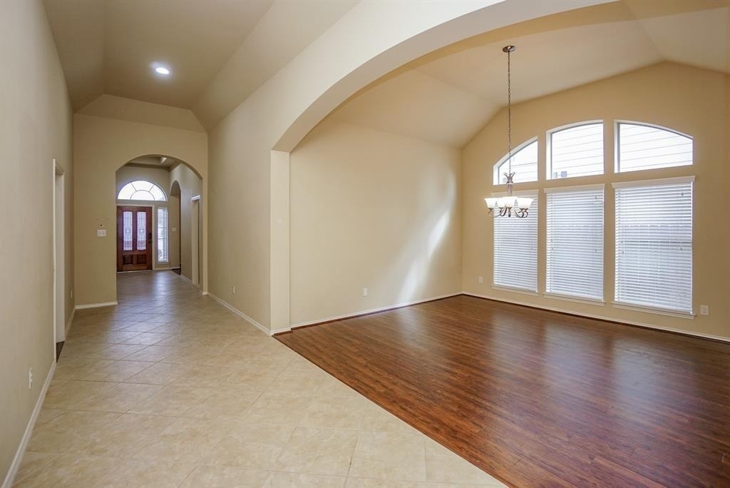 2910 Fair Chase Dr - Photo 4