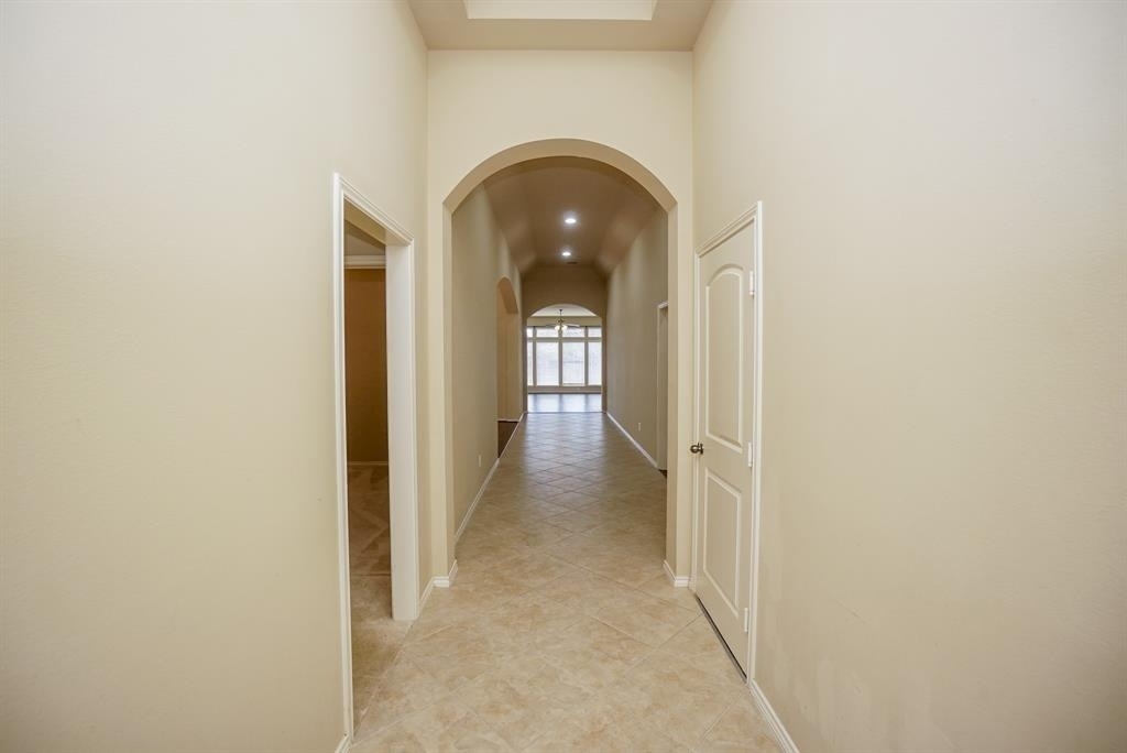 2910 Fair Chase Dr - Photo 3