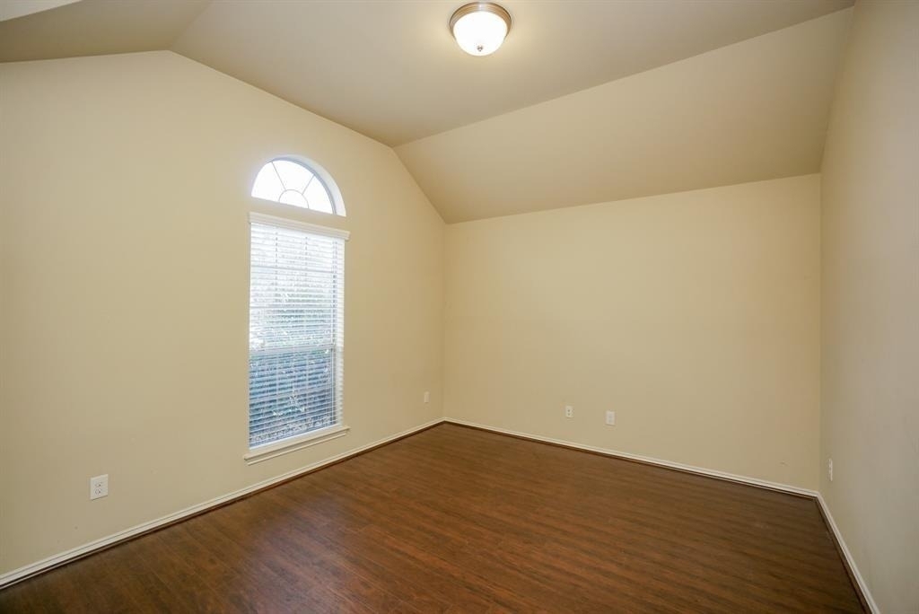 2910 Fair Chase Dr - Photo 2