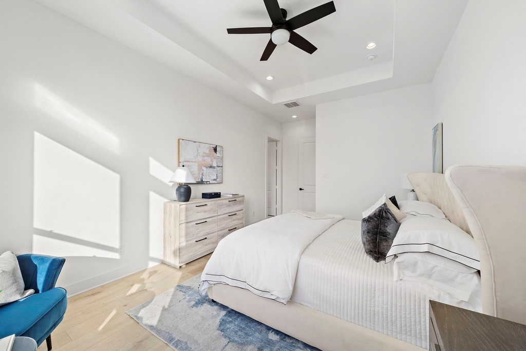 309 E 43rd Street - Photo 9