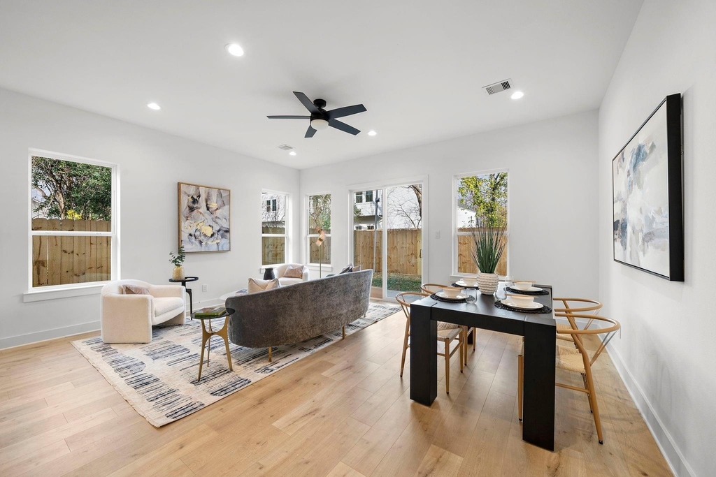 309 E 43rd Street - Photo 3