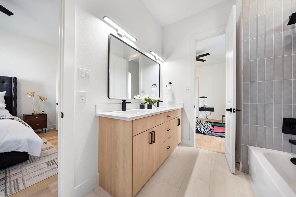 309 E 43rd Street - Photo 12
